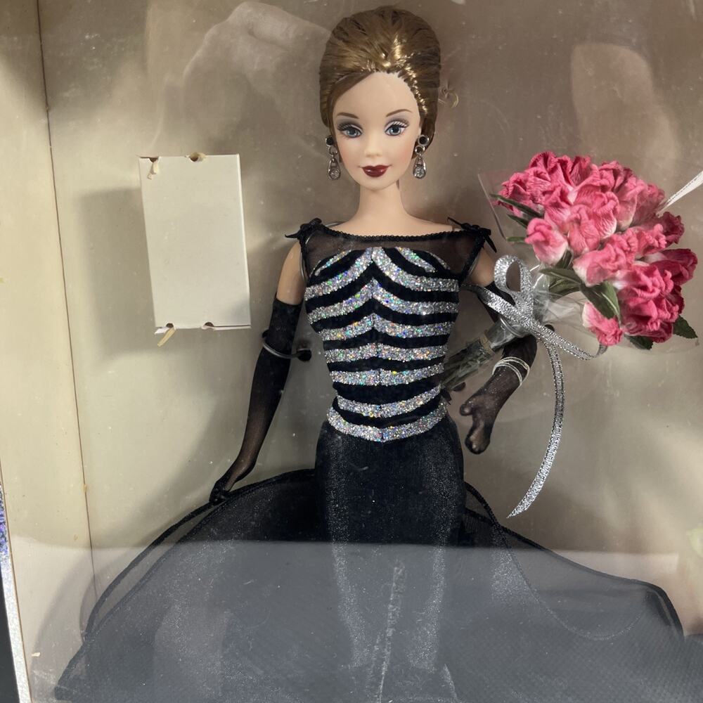 VTG Barbie 40th Anniversary Collector Edition Doll 1999 Mattel 21384 NRFB NICE! - Picture 3 of 10